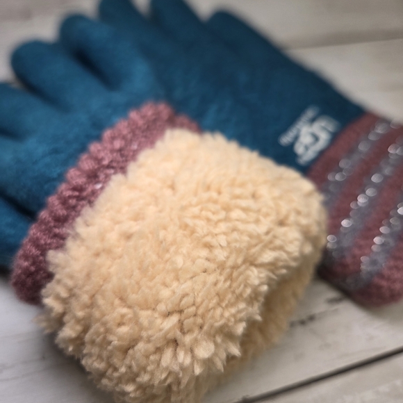 UGG Blue and Pink Knit Gloves - Picture 4 of 5